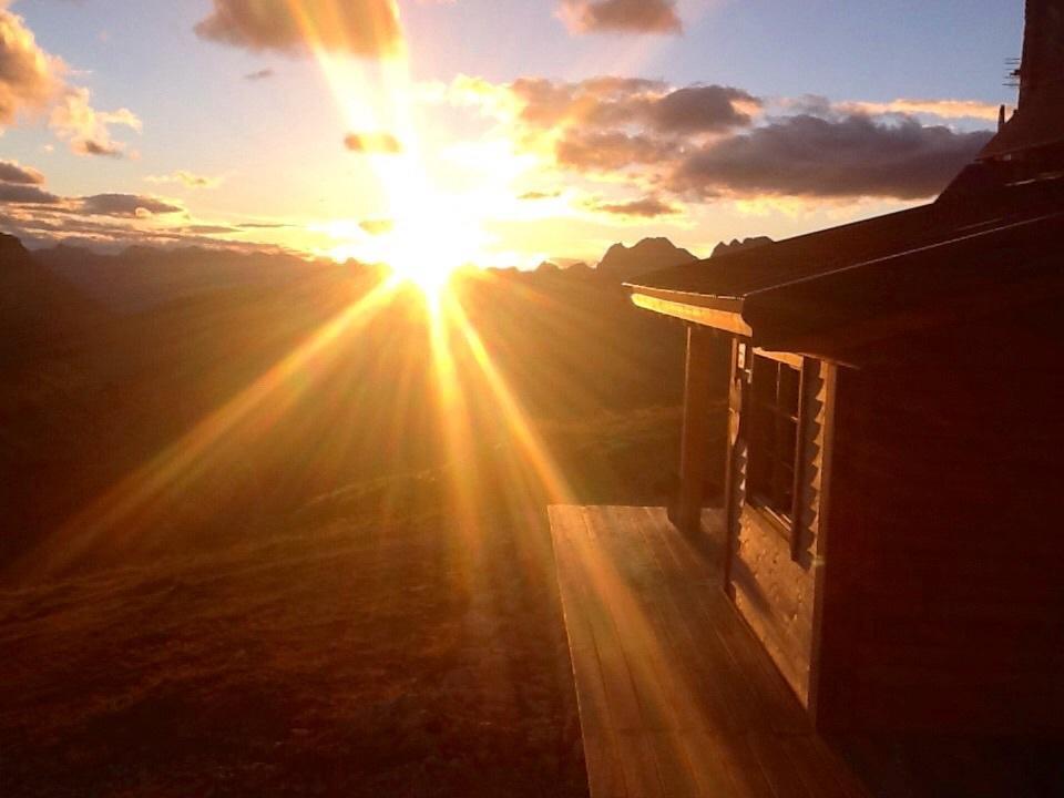 Отель Rifugio Velo Della Madonna Сан-Мартино-ди-Кастроцца Экстерьер фото