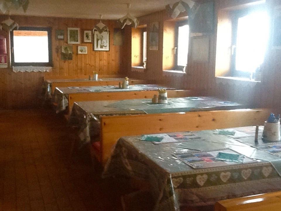 Отель Rifugio Velo Della Madonna Сан-Мартино-ди-Кастроцца Экстерьер фото