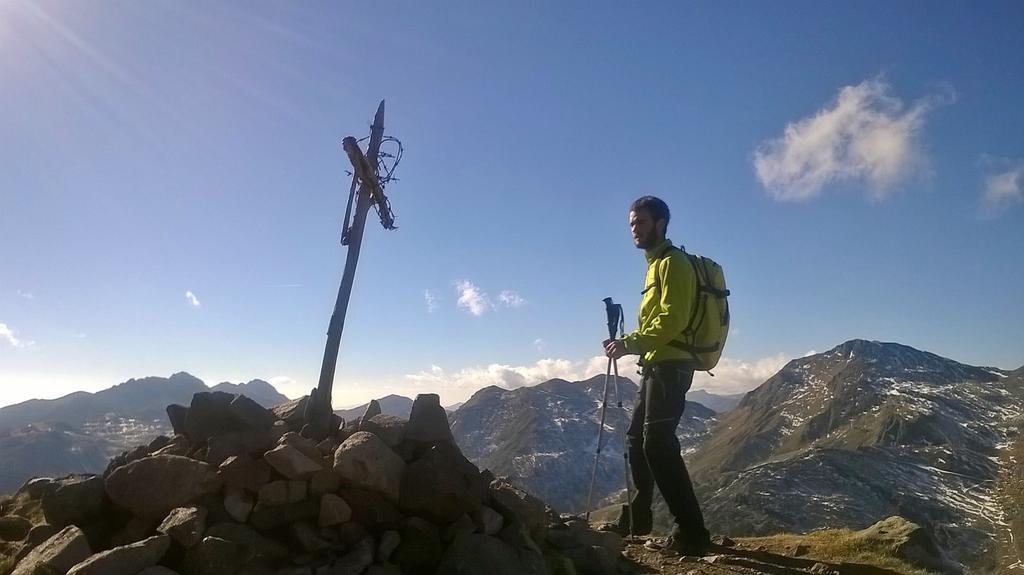 Отель Rifugio Velo Della Madonna Сан-Мартино-ди-Кастроцца Экстерьер фото