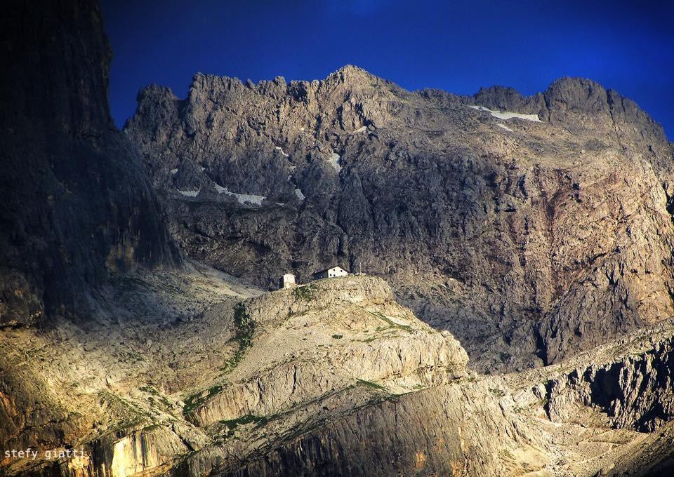 Отель Rifugio Velo Della Madonna Сан-Мартино-ди-Кастроцца Экстерьер фото