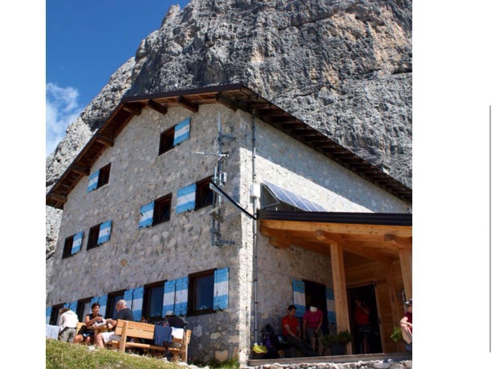 Отель Rifugio Velo Della Madonna Сан-Мартино-ди-Кастроцца Экстерьер фото