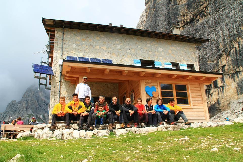 Отель Rifugio Velo Della Madonna Сан-Мартино-ди-Кастроцца Экстерьер фото